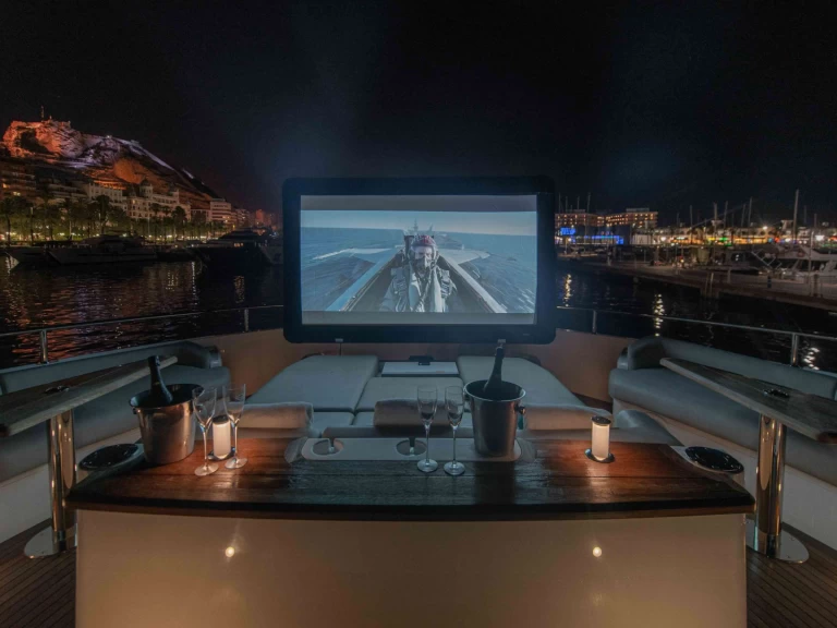 Wynajmij Luksusowy jacht z lub bez skippera Sunseeker w Loano