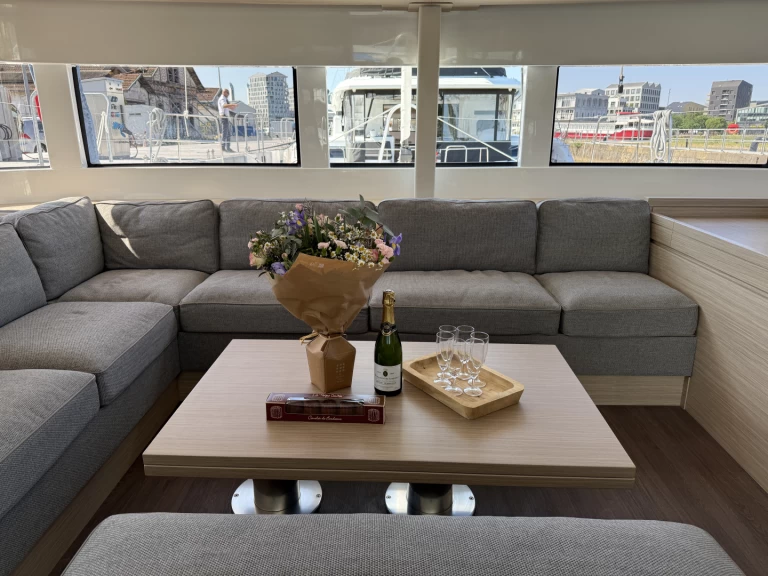 Katamaran do wynajmu w Alimos w najlepszej cenie