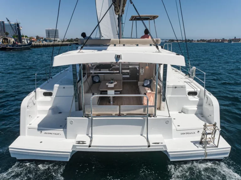 Wynajem łodzi Harbor Island tanio Bali 4.4