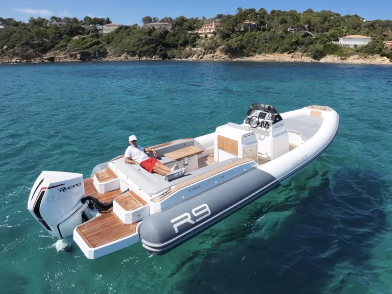 Wynajem Łódż półsztywna Renier z patentem 