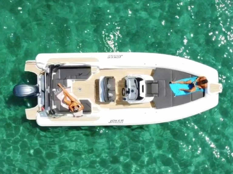 Łódż półsztywna do wynajmu w Port du Lavandou w najlepszej cenie