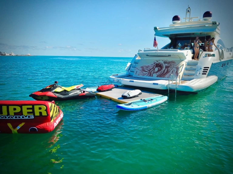 Wynajem łodzi Miami Beach tanio 86’ azimut S 2