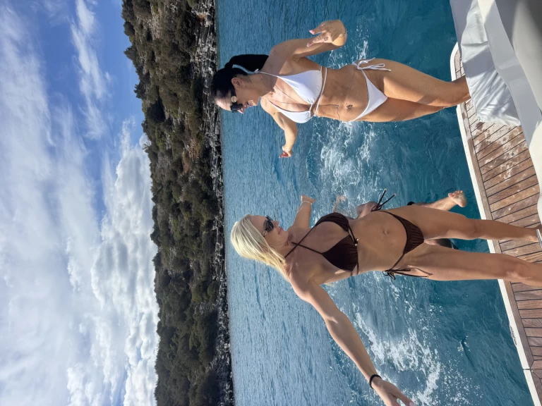 Sea Ray Sea Ray 410 Sundancer między profesjonalistami a osobami prywatnymi w Agios Nikolaos