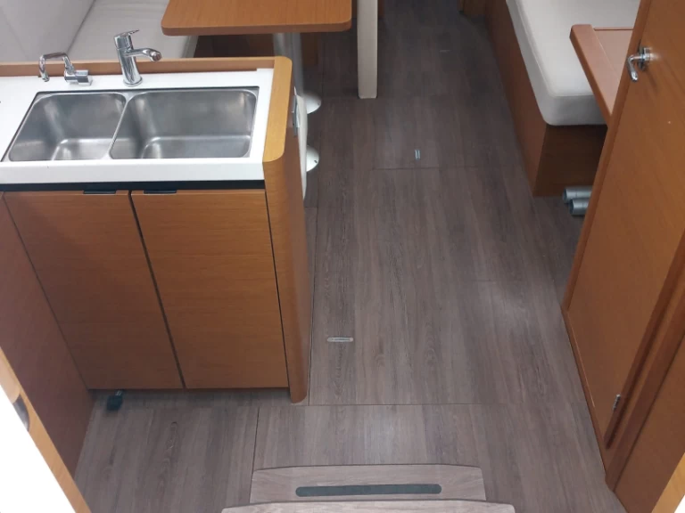 Wynajmij Żaglowiec z lub bez skippera Jeanneau w Procida