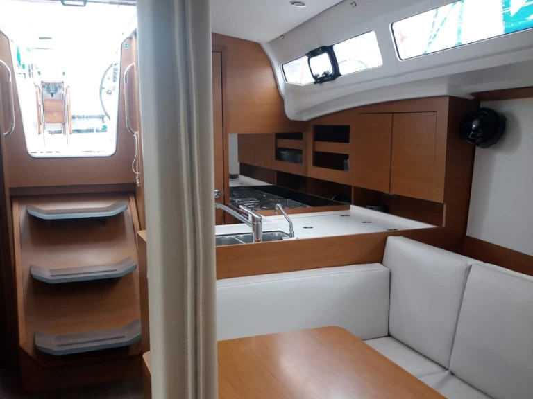 Żaglowiec do wynajmu w Procida w najlepszej cenie