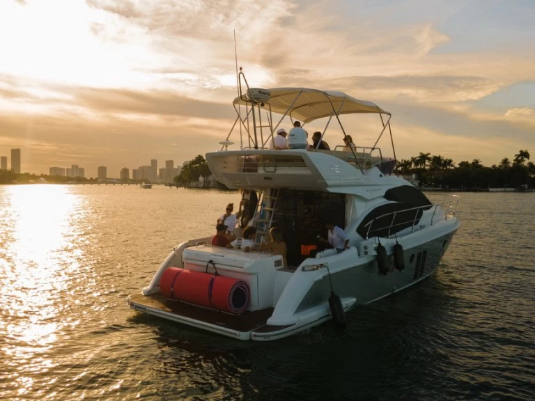 Wynajmij Azimut Azimut 42 Fly w Miami Beach