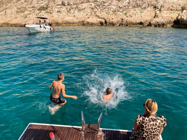 Żaglowiec do wynajmu w Pointe-à-Pitre w najlepszej cenie