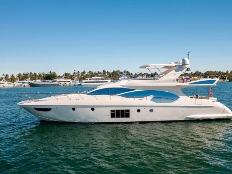 Azimut Azimut 70 między profesjonalistami a osobami prywatnymi w Miami Beach