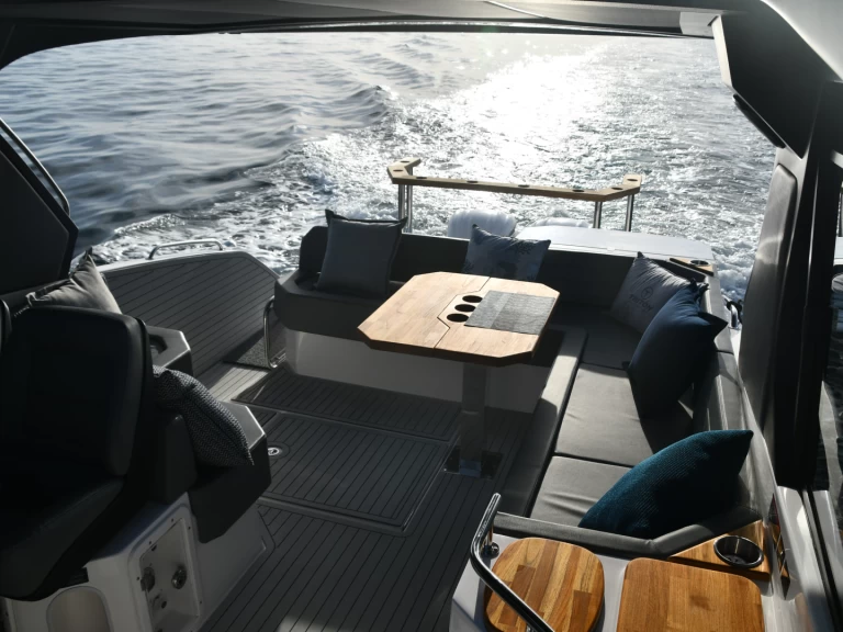 Luksusowy jacht do wynajmu w Cabo San Lucas w najlepszej cenie