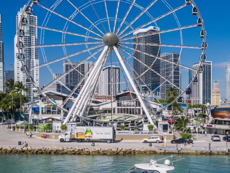 Wynajem łodzi Miami tanio Sea Ray 500 Sundancer