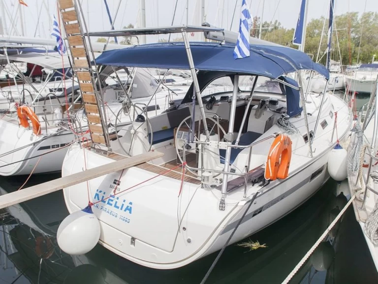 Bavaria Cruiser 40 między profesjonalistami a osobami prywatnymi w Preveza