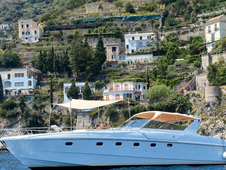 Wynajem Motorówka Ferretti z patentem 