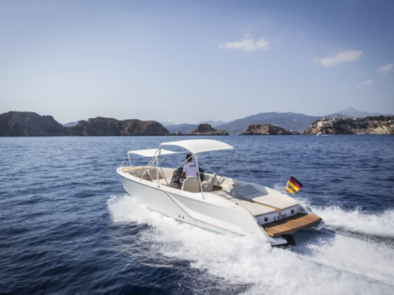 Wynajem łodzi El Toro tanio 858 fantom Air