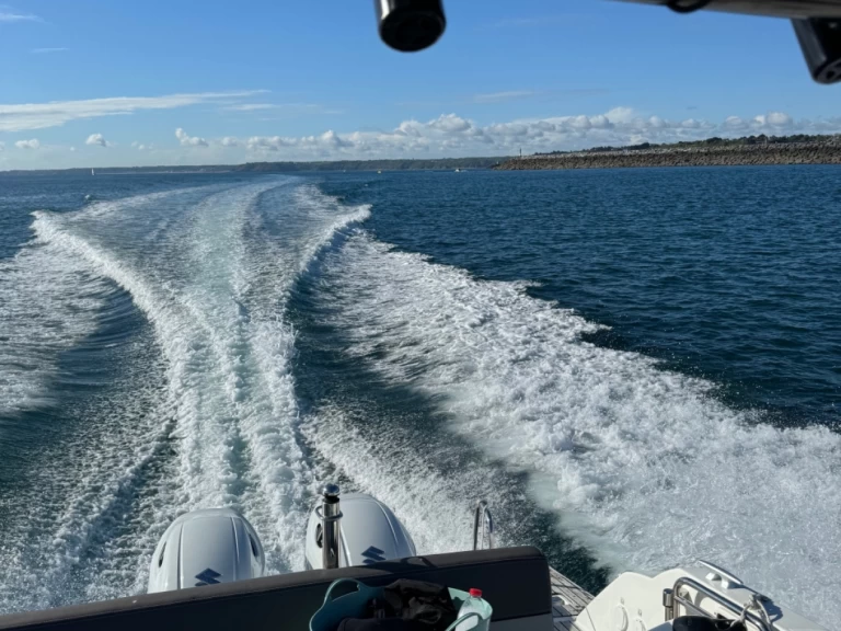 Wynajem w Saint-Quay-Portrieux- Jeanneau Cap Camarat 9.0 CC na SamBoat