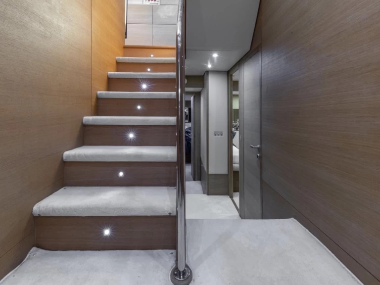 Wynajem Luksusowy jacht Aicon z patentem 