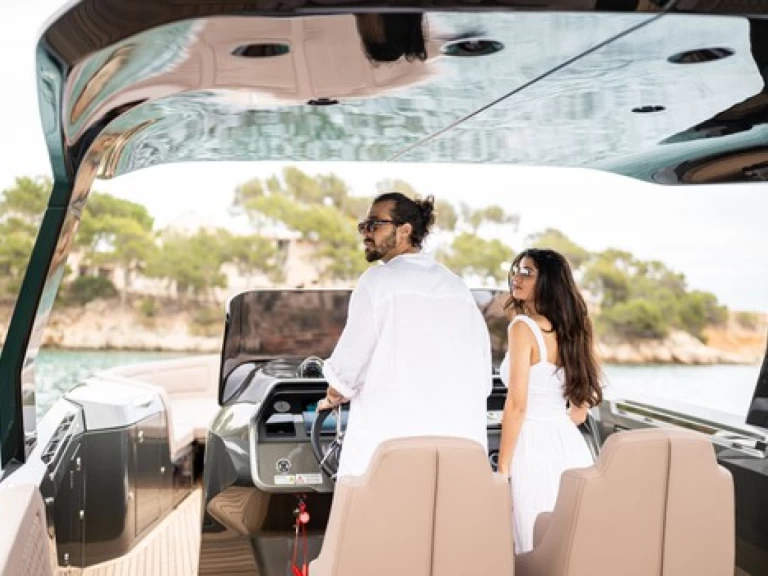 Wynajem Motorówka Frauscher z patentem 