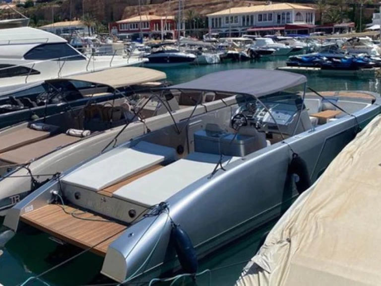 Wynajem Motorówka Frauscher z patentem 