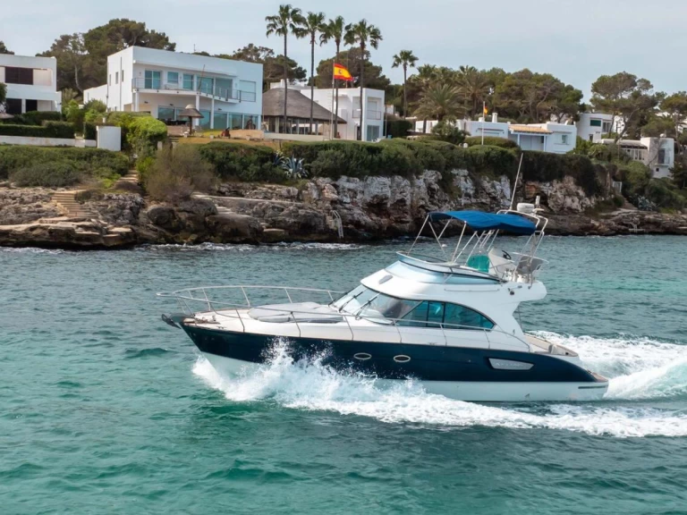 Bénéteau Antares 12 Fly między profesjonalistami a osobami prywatnymi w Pomer