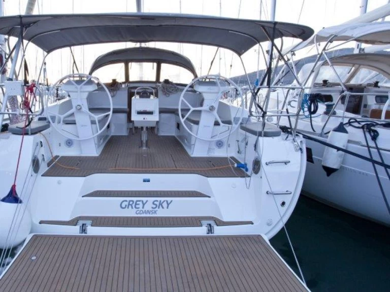 Bavaria Cruiser 46 między profesjonalistami a osobami prywatnymi w Trogir