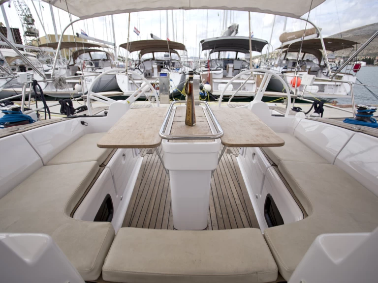 Wynajmij Żaglowiec z lub bez skippera Elan w Trogir