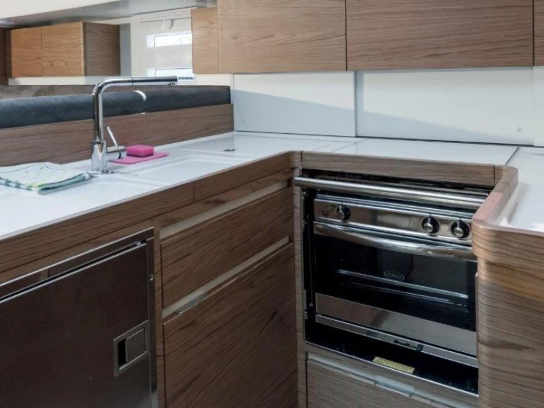 Wynajmij Elan Impression 50 w Donji Seget