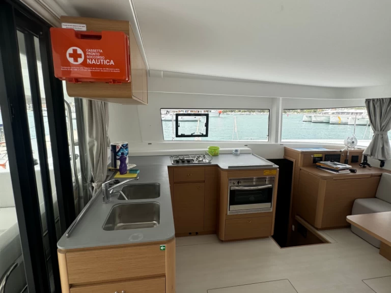 Katamaran do wynajmu w Donji Seget w najlepszej cenie