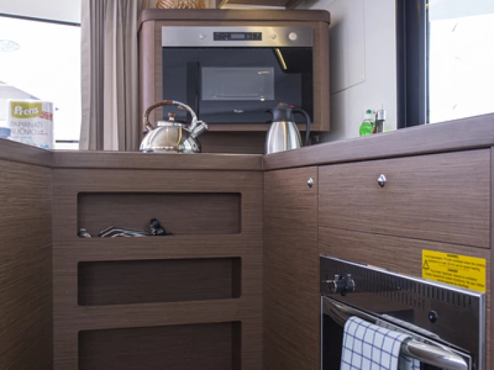 Wynajem Katamaran Lagoon z patentem 