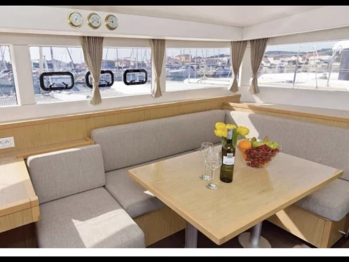 Wynajem Katamaran Lagoon z patentem 