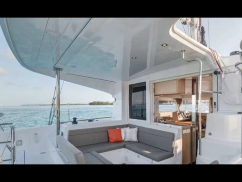 Lagoon Lagoon 39 między profesjonalistami a osobami prywatnymi w Sant Antoni de Portmany