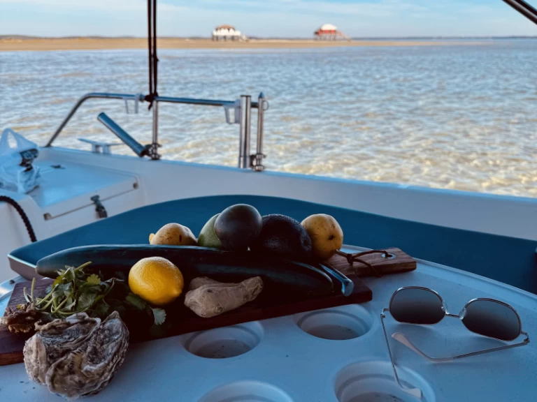 Wynajem łodzi Francja tanio Beacher 840