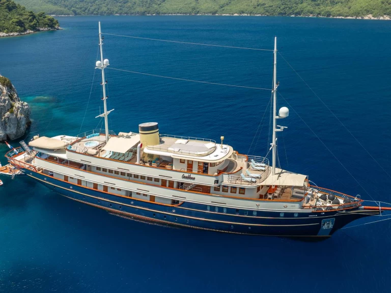 Custom CASABLANCA między profesjonalistami a osobami prywatnymi w Trogir