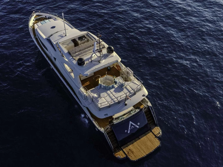 Sunseeker ARAGO między profesjonalistami a osobami prywatnymi w Trogir