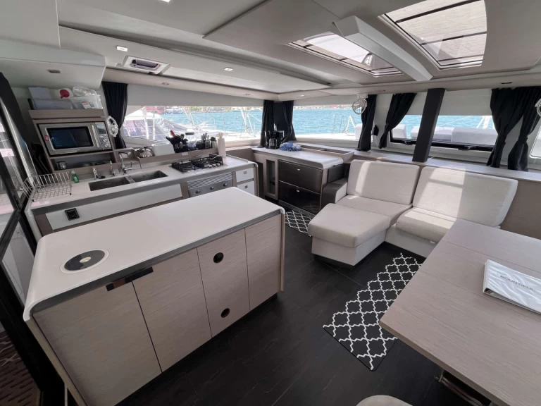 Wynajem Luksusowy jacht Fountaine Pajot z patentem 