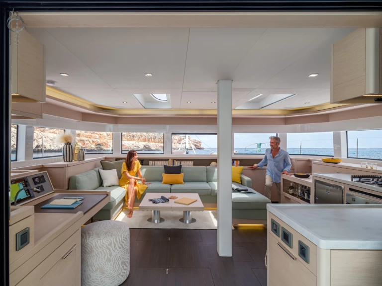 Wynajem Katamaran Lagoon z patentem 