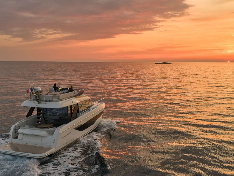 Wynajem Luksusowy jacht Prestige Yachts z patentem 