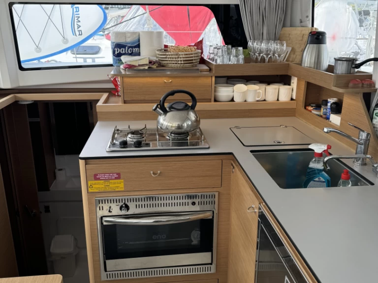 Wynajem Katamaran Excess z patentem 