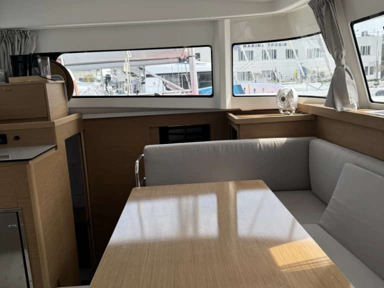 Katamaran do wynajmu w Trogir w najlepszej cenie