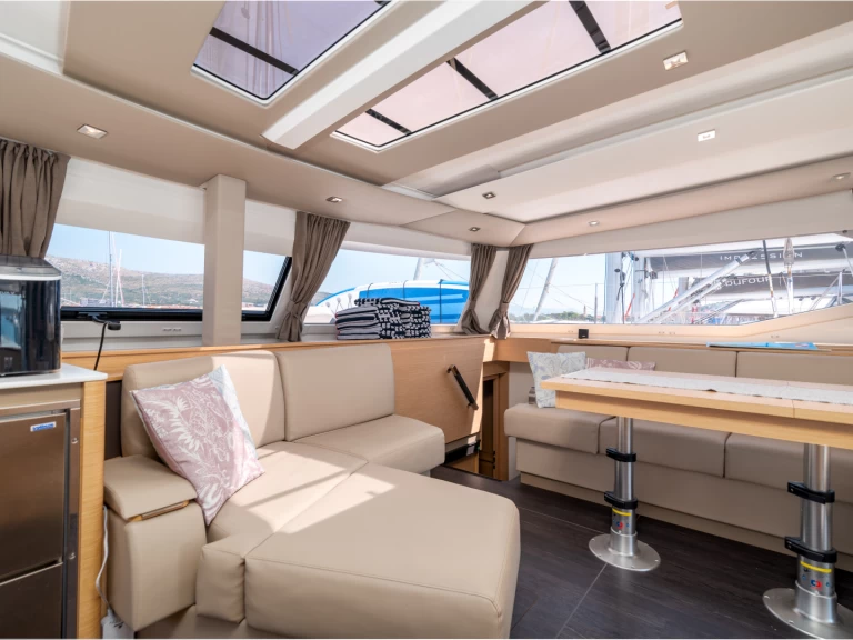 Wynajmij Fountaine Pajot Aura 51 w Donji Seget