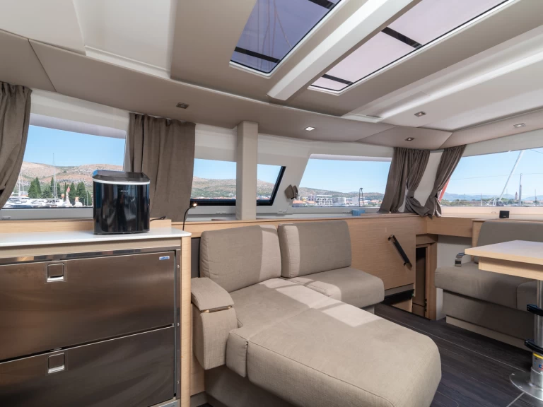 Katamaran do wynajmu w Donji Seget w najlepszej cenie