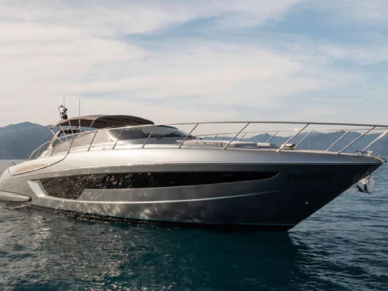 Wynajem Motorówka Riva z patentem 