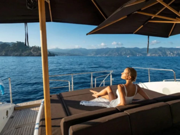 Wynajem Luksusowy jacht Mangusta z patentem 