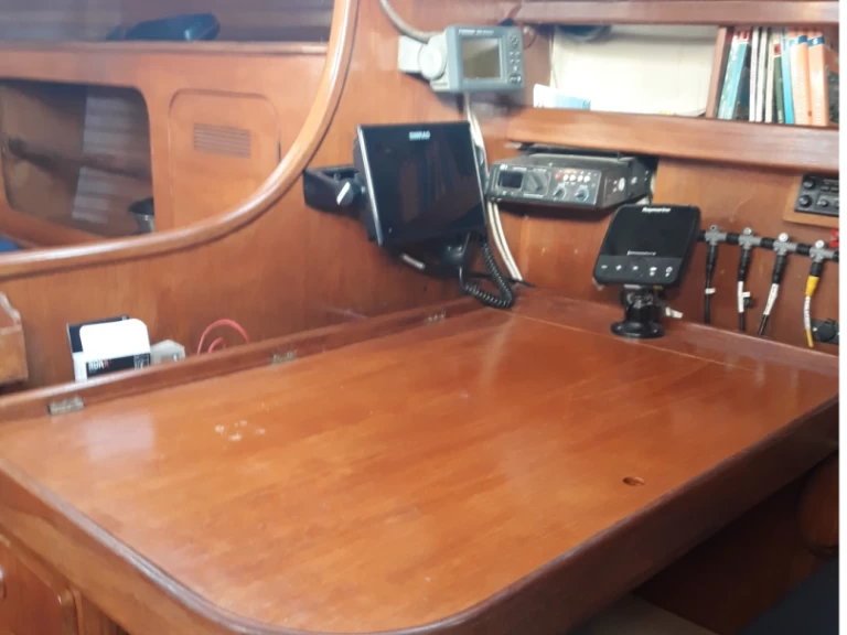 Wynajem Żaglowiec Bénéteau z patentem 