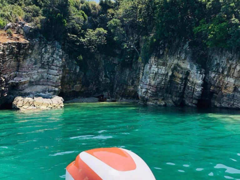 Motorówka do wynajmu w Sarandë w najlepszej cenie