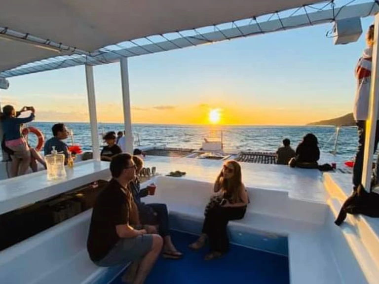 Wynajem Luksusowy jacht Custom Made z patentem 