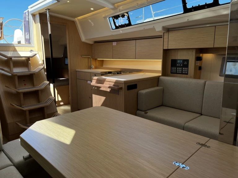 Wynajem Żaglowiec Bavaria z patentem 