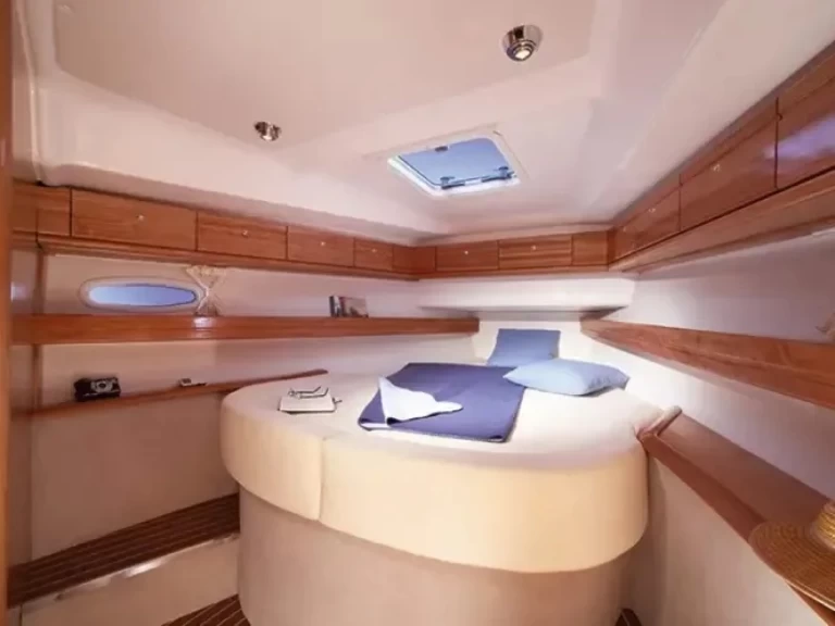 Bavaria Cruiser 46 między profesjonalistami a osobami prywatnymi w Valletta