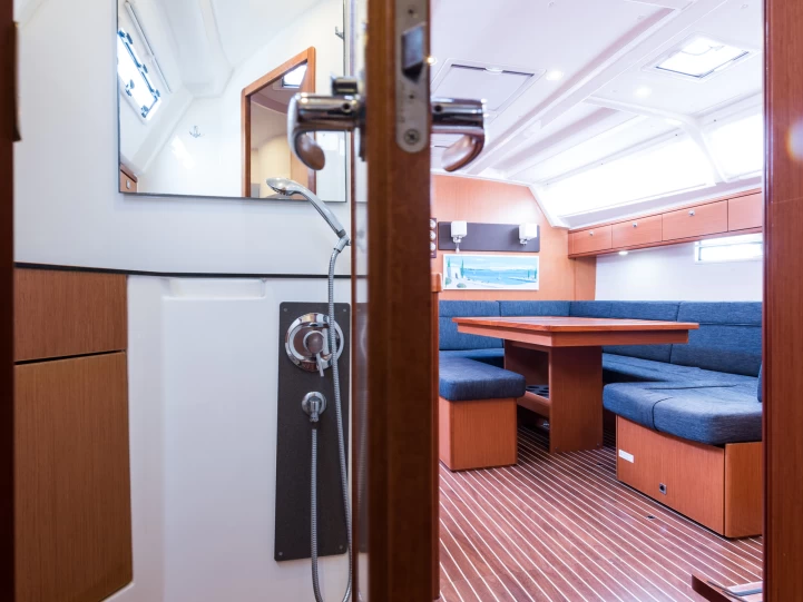 Wynajem Żaglowiec Bavaria z patentem 