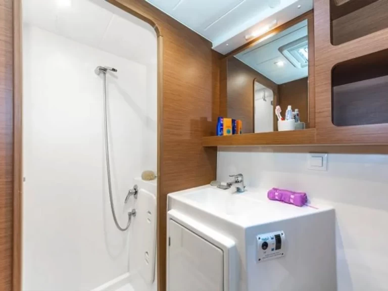 Wynajem łodzi Lavrio tanio Lagoon 42