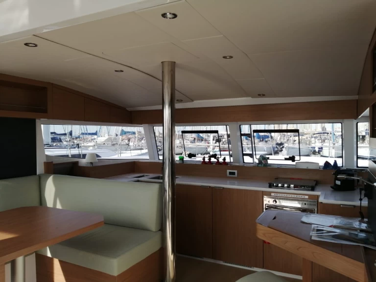 Wynajmij Katamaran z lub bez skippera Bali w Cagliari