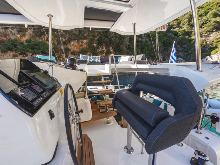 Wynajem łodzi Lefkáda tanio Lagoon 43